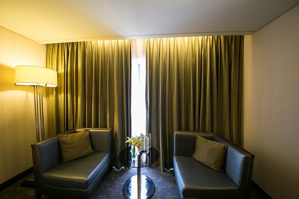 Evergreen Plaza Hotel - Tainan Ruang foto A room at the hotel
