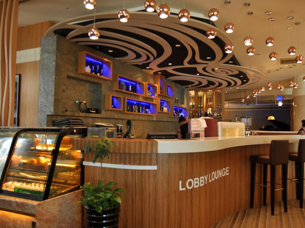 Evergreen Plaza Hotel - Tainan Bagian luar foto Lobby Lounge