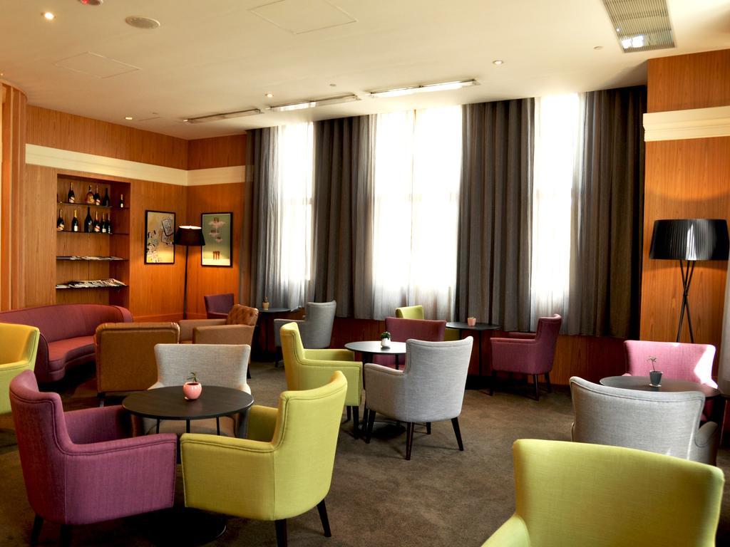 Evergreen Plaza Hotel - Tainan Bagian luar foto The lounge at the airport