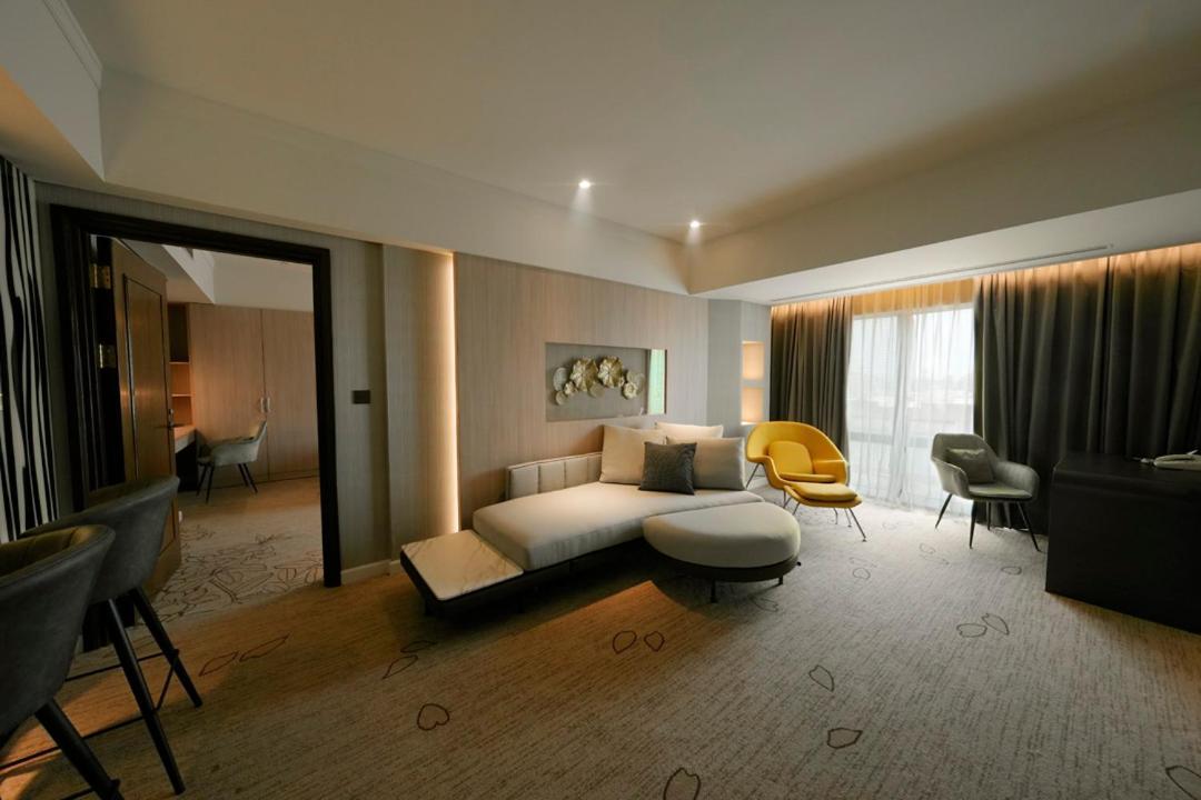 Evergreen Plaza Hotel - Tainan Bagian luar foto A suite at the hotel