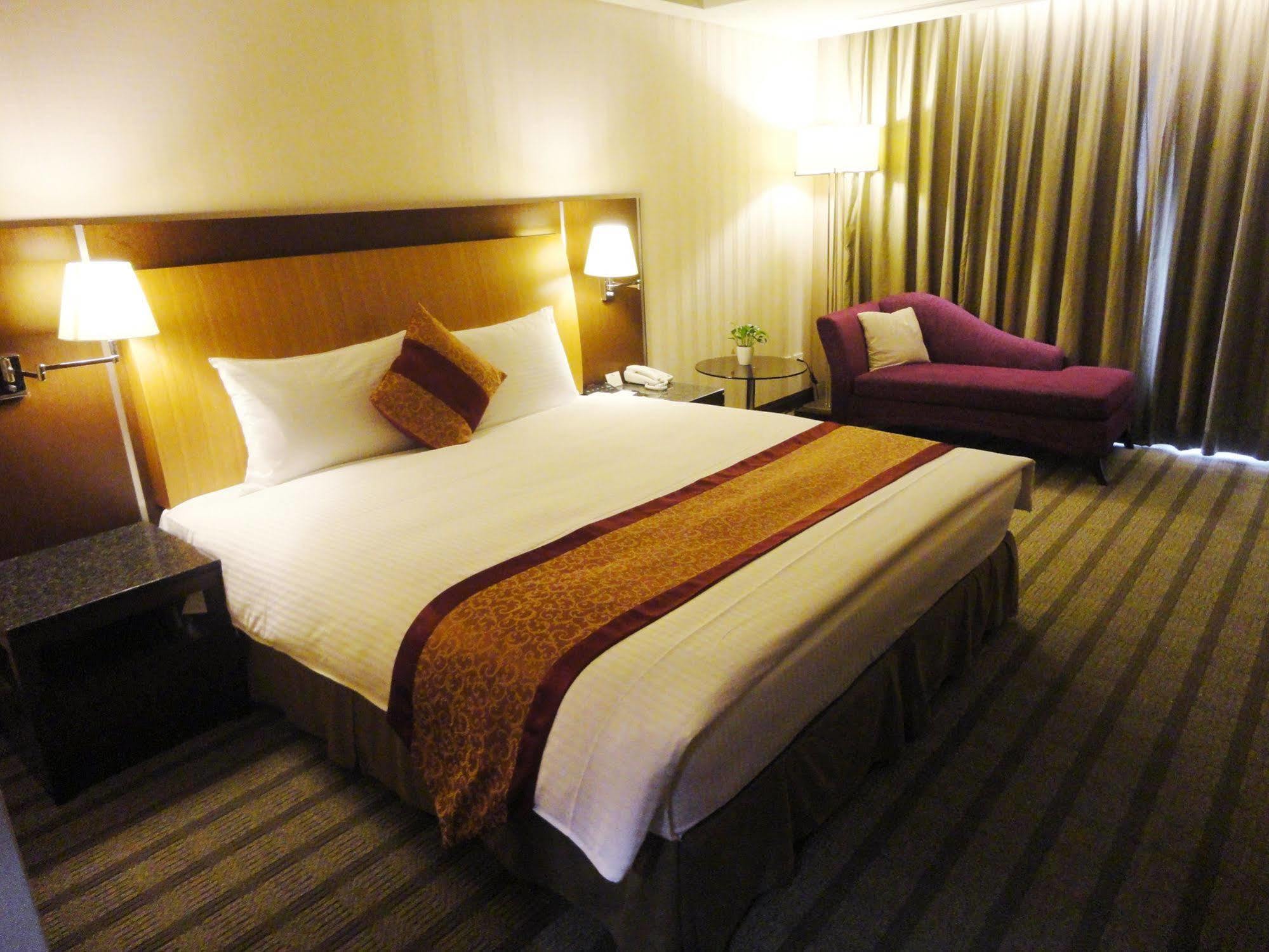 Evergreen Plaza Hotel - Tainan Bagian luar foto Deluxe room