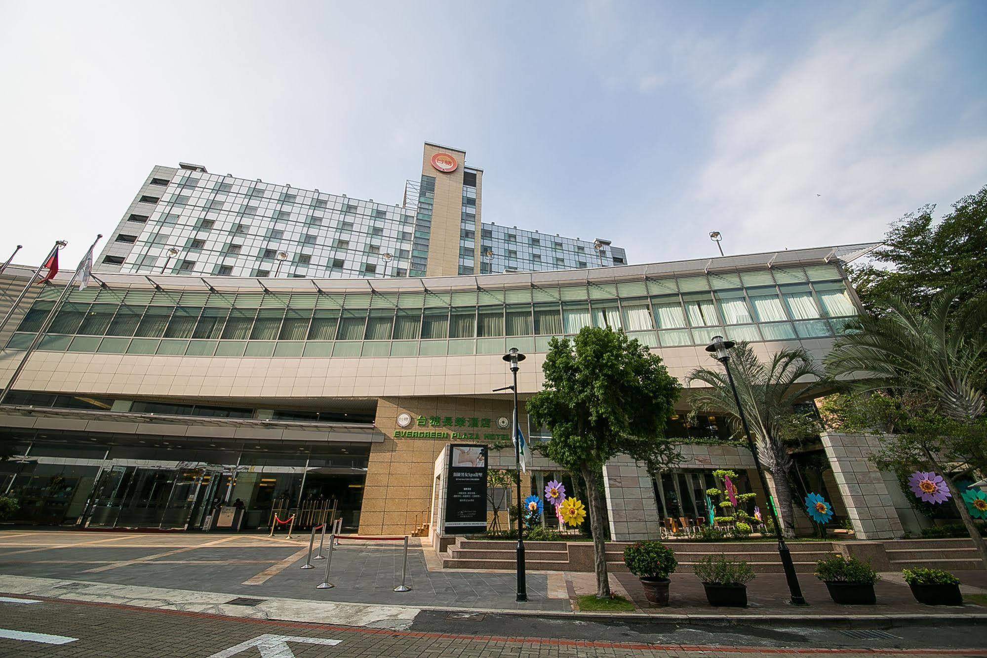 Evergreen Plaza Hotel - Tainan Bagian luar foto The hotel in 2012