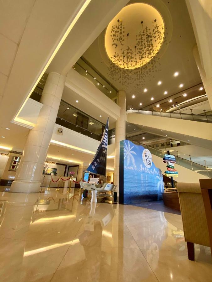 Evergreen Plaza Hotel - Tainan Bagian luar foto The lobby of the hotel