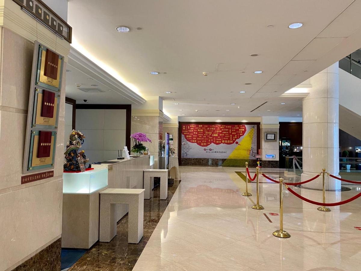 Evergreen Plaza Hotel - Tainan Bagian luar foto Lobby