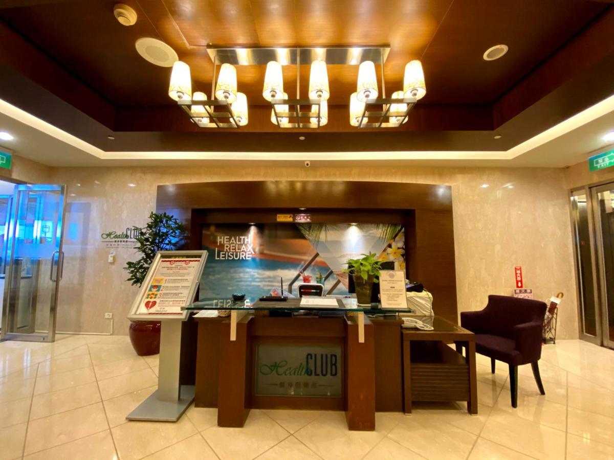 Evergreen Plaza Hotel - Tainan Bagian luar foto Reception desk at the club