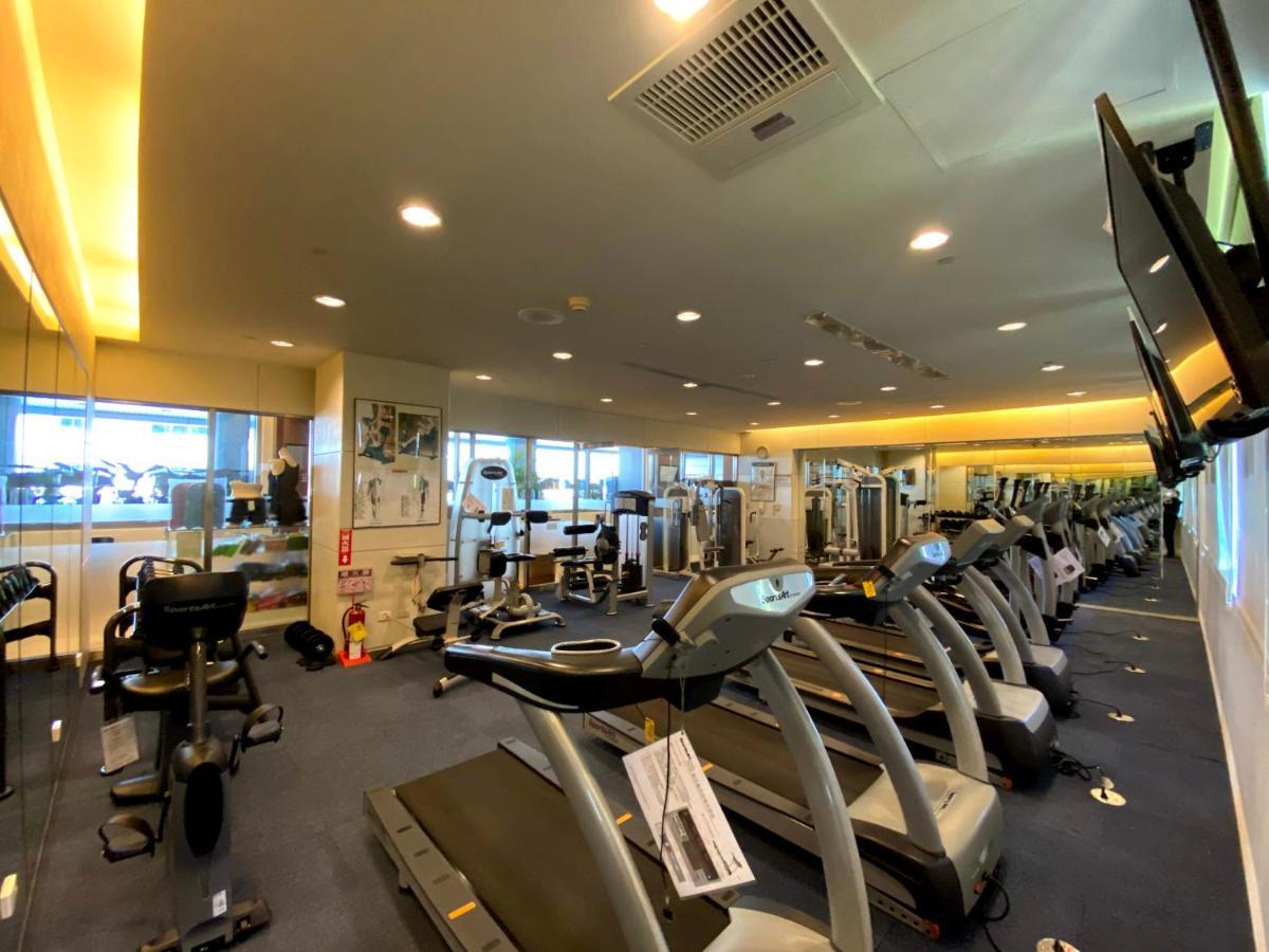 Evergreen Plaza Hotel - Tainan Bagian luar foto The gym at the hotel