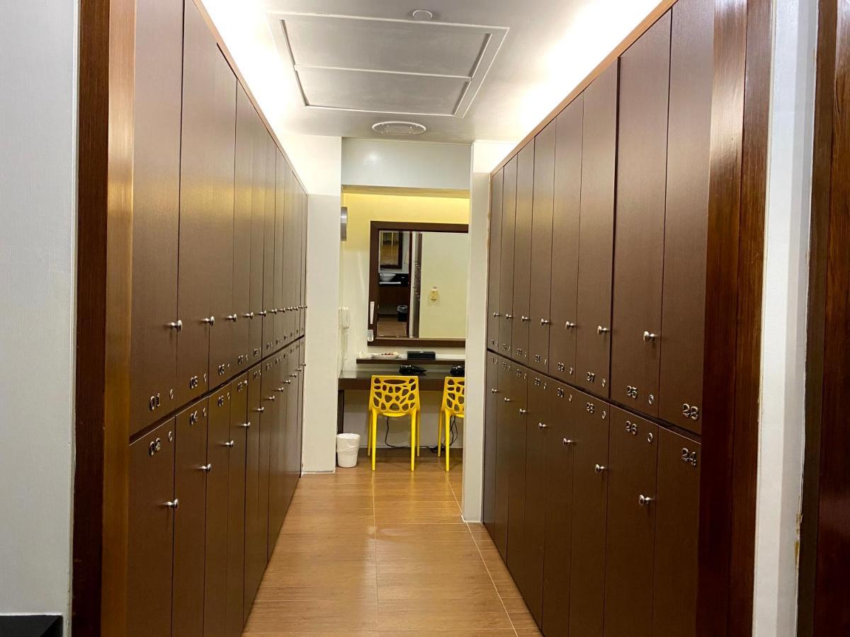Evergreen Plaza Hotel - Tainan Bagian luar foto The library at the University of the Philippines Diliman